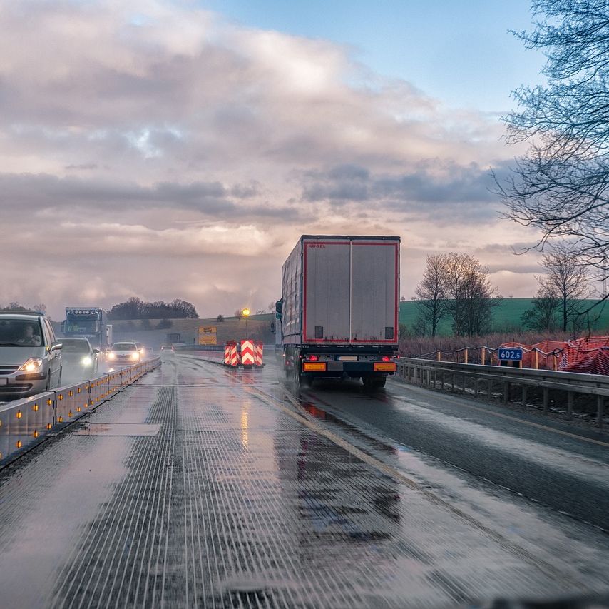 Als u schade hebt doordat u over een slechte weg rijdt, wanneer kunt u dan een schadeclaim indienen bij Rijkswaterstaat?