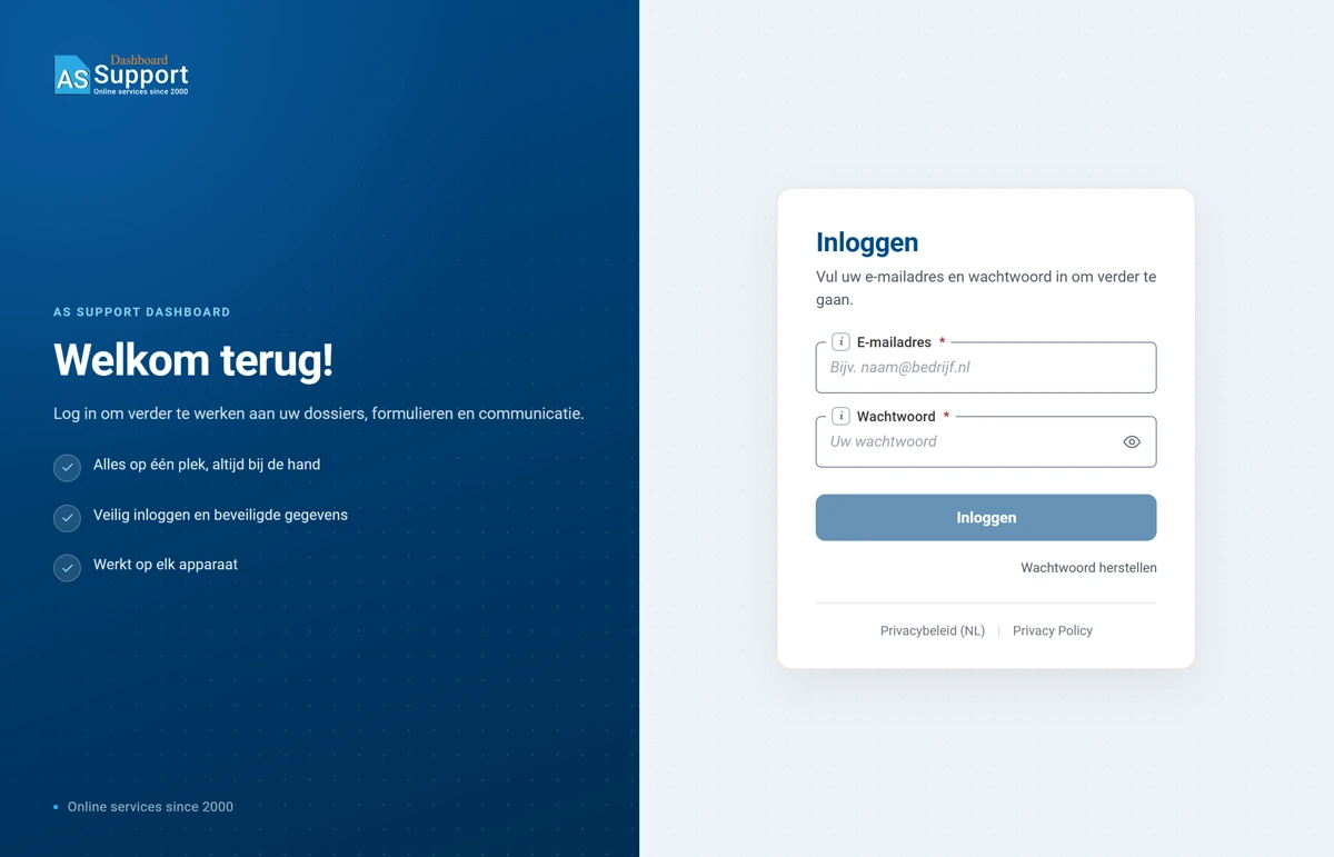 Het hele inlogscherm. Links een donkerblauw vlak met het logo van AS Support, de tekst Welkom terug en drie punten met vinkjes. Rechts een wit blok met de kop Inloggen, de velden E-mailadres en Wachtwoord, de knop Inloggen en de knop Wachtwoord herstellen.
