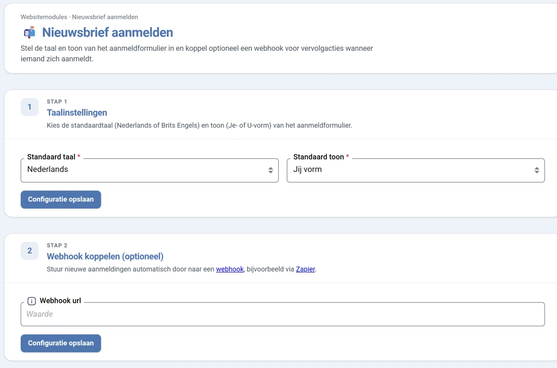 Het scherm Nieuwsbrief aanmelden. Bovenaan het kruimelpad Websitemodules en Nieuwsbrief aanmelden, de titel en een korte uitleg. Daaronder stap 1 Taalinstellingen met de keuzelijsten Standaard taal op Nederlands en Standaard toon op Jij vorm, en de knop Configuratie opslaan. Daaronder stap 2 Webhook koppelen optioneel met een leeg veld Webhook url en opnieuw de knop Configuratie opslaan.