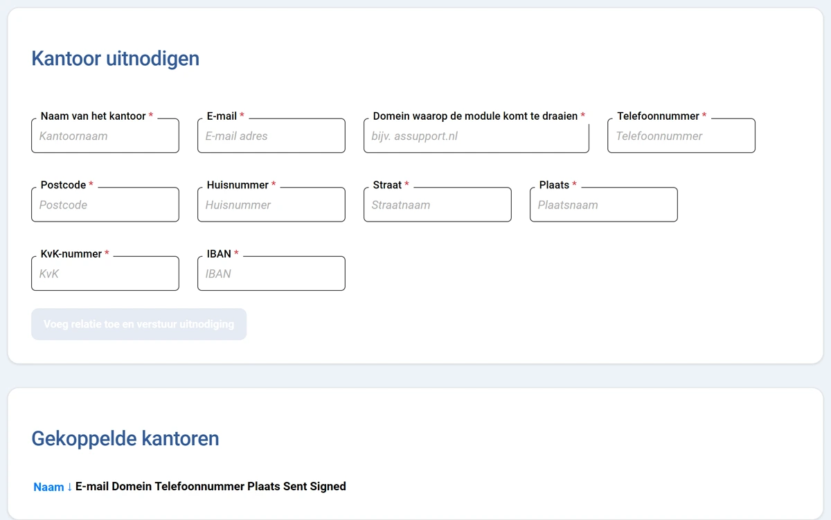 Het scherm met bovenin het blok Kantoor uitnodigen. Daarin staan tien lege velden: Naam van het kantoor, E-mail, Domein waarop de module komt te draaien, Telefoonnummer, Postcode, Huisnummer, Straat, Plaats, KvK-nummer en IBAN. Achter elk label staat een rood sterretje. Onderaan de nog grijze knop Voeg relatie toe en verstuur uitnodiging. Daaronder het blok Gekoppelde kantoren met de kolomkoppen Naam, E-mail, Domein, Telefoonnummer, Plaats, Sent en Signed.