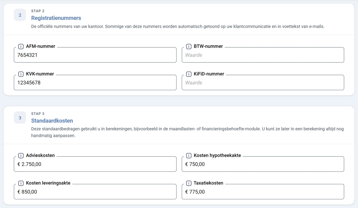 Stap 2 Registratienummers met de vier velden AFM-nummer, BTW-nummer, KVK-nummer en KiFiD-nummer. Daaronder stap 3 Standaardkosten met de vier bedragen Advieskosten, Kosten hypotheekakte, Kosten leveringsakte en Taxatiekosten.